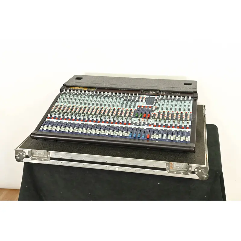 Midas Venice 320 32-Channel Analog Mixing Console with Road Case