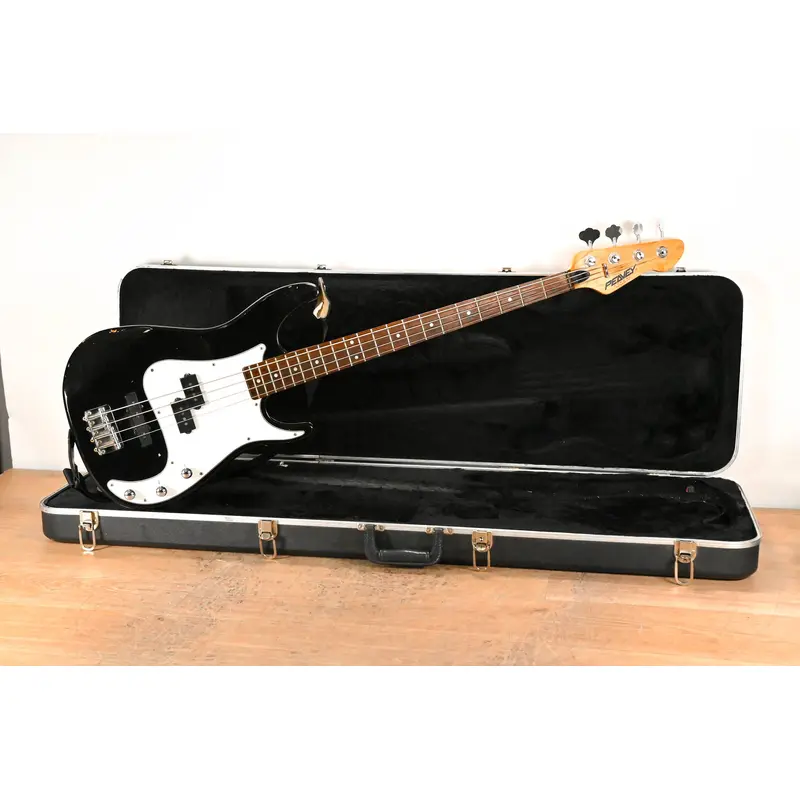 Peavey Forum 4-String Bass Guitar with Hard Case