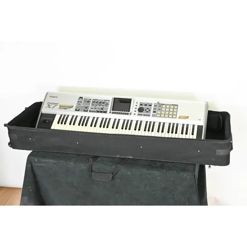 Roland Fantom-X7 76-Key Keyboard Workstation with Gator Case